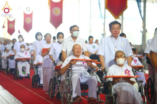 ภาพ No.134338:พิธีทอดผ้าป่าสมทบ มหาสังฆทาน 10,000 วัด ทั่วไทย วันอาทิตย์ต้นเดือนที่ 7 เมษายน พ.ศ.2567 ณ ห้องแก้วสารพัดนึก 1 สภาธรรมกายสากล  วัดพระธรรมกาย จ.ปทุมธานี