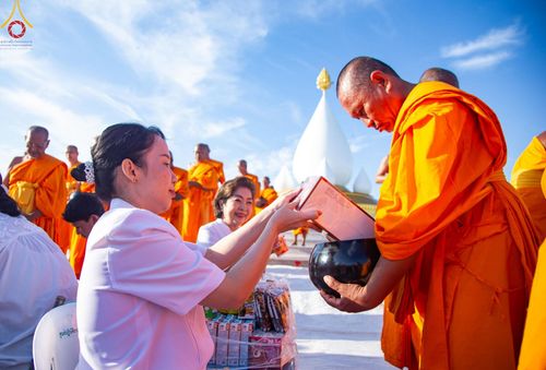 ภาพ No.211950:วันจันทร์ที่ 17 มีนาคม พ.ศ. 2568 พิธีตักบาตรพระกว่า 300 รูป ฉลองพิธีประดิษฐานพระบรมสารีริกธาตุ ณ ปทุมเจดีย์ เจดีย์พระพุทธเจ้า 5 พระองค์ ศูนย์อบรมเยาวชนปัตตานี บ้านโคกดีปลี ตำบลตุยง อำเภอหนองจิก จังหวัดปัตตานี