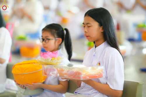 ภาพ No.131624:พิธีร่วมบุญบรรพชาสามเณร 5,000 รูป ณ บ้านแก้วเรือนทองคุณยาย สภาธรรมกายสากล วัดพระธรรมกาย วันเสาร์ที่ 23 มีนาคม พ.ศ. 2567