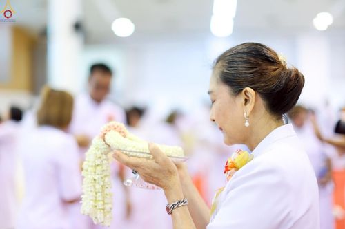 ภาพ No.251288:วันที่ 10 ตุลาคม พ.ศ. 2568 พิธีปฏิบัติธรรม ในวันคล้ายวันเกิด 141 ปี พระมงคลเทพมุนี (สด จนฺทสโร) พระผู้ปราบมาร ณ สภาธรรมกายสากล วัดพระธรรมกาย