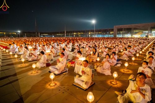ภาพ No.204540:พิธีจุดประทีปถวายเป็นพุทธบูชา และบูชาธรรมมหาปูชนียาจารย์ ณ วัดพระธรรมกาย ตำบลคลองสาม อำเภอคลองหลวง จังหวัดปทุมธานี ในโครงการธรรมยาตรา กตัญญูบูชา มหาปูชนียาจารย์ พระมงคลเทพมุนี(สด จนฺทสโร) พระผู้ปราบมาร ปีที่ 13 วันที่ 31 มกราคม พ.ศ. 2568