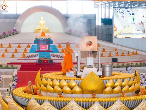 ภาพ No.77043:พิธีหล่อพระบรมพุทธเจ้า ในวันมาฆบูชา อาทิตย์ต้นเดือนที่ 6 มีนาคม พ.ศ. 2566 ณ วัดพระธรรมกาย จ.ปทุมธานี