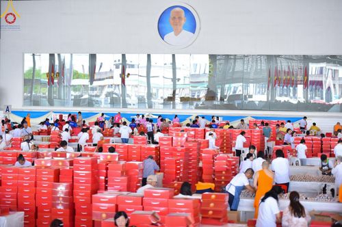 ภาพ No.212059:วันจันทร์ที่ 17 มีนาคม พ.ศ. 2568 บุญบรรจุกล่องไทยธรรม เพื่อถวายแด่พระสังฆาธิการ 40,000 กว่าวัดทั่วไทย ในวันคุ้มครองโลก 22 เมษายน พ.ศ. 2568 ณ บ้านแก้วเรือนทองคุณยายฯ วัดพระธรรมกาย