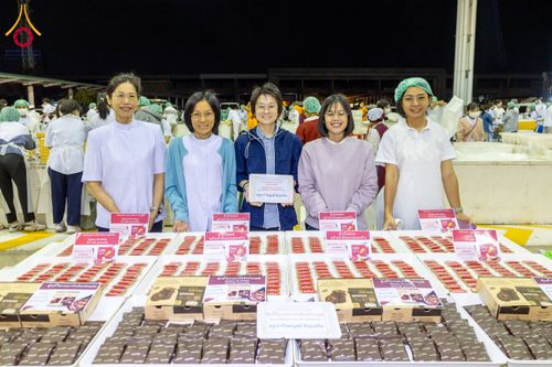 ภาพ No.202718:พิธีถวายภัตตาหารเป็นสังฆทาน แด่พระธรรมยาตรา ณ วัดพระธรรมกาย ตำบลคลองสาม อำเภอคลองหลวง จังหวัดปทุมธานี ในโครงการธรรมยาตรา กตัญญูบูชา มหาปูชนียาจารย์ พระมงคลเทพมุนี(สด จนฺทสโร) พระผู้ปราบมาร อนุสรณ์สถาน 7 แห่ง ปีที่ 13 วันที่ 28 มกราคม พ.ศ. 2568