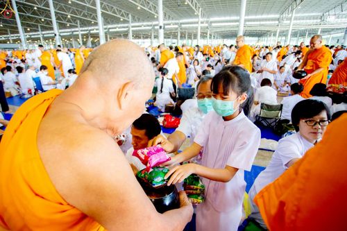 ภาพ No.227904:วันอาทิตย์ที่ 1 มิถุนายน พ.ศ. 2568 พิธีตักบาตร , พิธีบูชาข้าวพระ ณ วัดพระธรรมกาย จ.ปทุมธานี