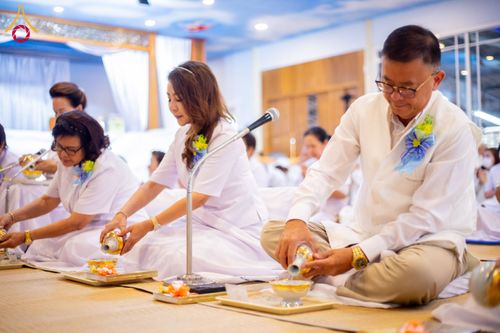 ภาพ No.195913:พิธีถวายภัตตาหารเป็นสังฆทาน แด่พระธรรมยาตรา ณ วัดโบสถ์(บน) ตำบลบางคูเวียง อำเภอบางกรวย จังหวัดนนทบุรี ในโครงการธรรมยาตรา กตัญญูบูชา มหาปูชนียาจารย์ พระมงคลเทพมุนี(สด จนฺทสโร) พระผู้ปราบมาร อนุสรณ์สถาน 7 แห่ง ปีที่ 13 วันที่ 16 มกราคม พ.ศ. 2568