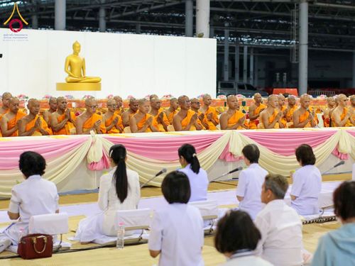 ภาพ No.203230:พิธีถวายภัตตาหารเป็นสังฆทาน แด่พระธรรมยาตรา ณ วัดพระธรรมกาย ตำบลคลองสาม อำเภอคลองหลวง จังหวัดปทุมธานี ในโครงการธรรมยาตรา กตัญญูบูชา มหาปูชนียาจารย์ พระมงคลเทพมุนี(สด จนฺทสโร) พระผู้ปราบมาร อนุสรณ์สถาน 7 แห่ง ปีที่ 13 วันที่ 29 มกราคม พ.ศ. 2568