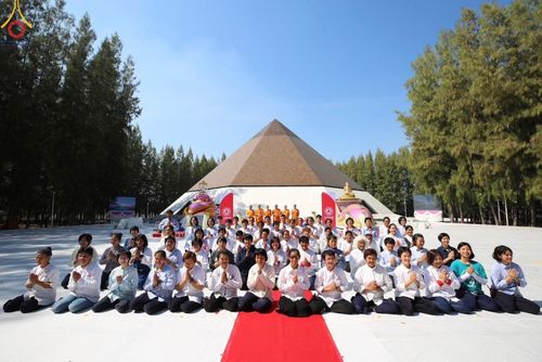 ภาพ No.106994:V.3 ตั้งใจ การเตรียมงาน เก็บงาน การรับบุญของเจ้าหน้าที่หน่วยงานต่างๆ เพื่อโครงการธรรมยาตรา กตัญญูบูชามหาปูชนียาจารย์ พระมงคลเทพมุนี (สด จนฺทสโร) พระผู้ปราบมาร อนุสรณ์สถาน 7 แห่ง ปีที่ 12 ระหว่างวันที่ 2 - 31 มกราคม พ.ศ. 2567