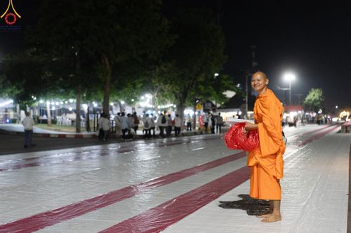 ภาพ No.185608:V.47 เบื้องหลังของเบื้องหน้า งานตักบาตรพระ 10,000 รูป ณ จ.กาญจนบุรี วันที่ 20-21 ธันวาคม พ.ศ. 2567