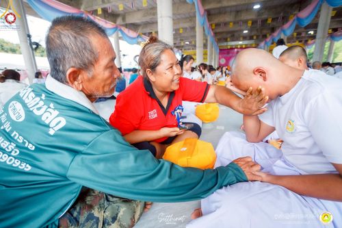 ภาพ No.215987:วันพฤหัสบดีที่ 3 เมษายน พ.ศ. 2568 พิธีบรรพชาสามเณร ภาคฤดูร้อน รุ่นที่ 15  บูชาธรรมหลวงพ่อธัมมชโย 81 ปี 81 รูป ณ ศูนย์ปฏิบัติธรรมสวนผึ้ง จ.ราชบุรี