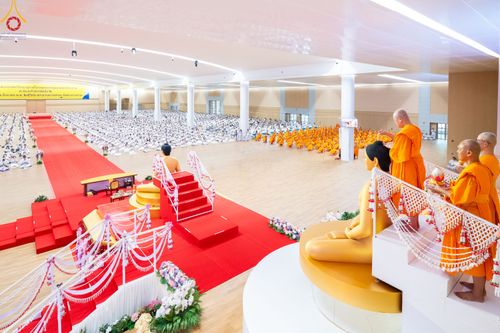 ภาพ No.84757:พิธีบรรจุพระบรมสารีริกธาตุภายในเกตุดอกบัวตูม องค์พระประธาน ณ ห้องแก้วสารพัดนึก 2 วัดพระธรรมกาย ในวันอาสาฬหบูชา อังคารที่ 1 สิงหาคม พ.ศ.2566