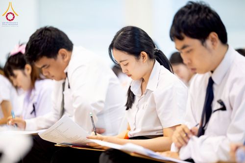 ภาพ No.273372:วันที่ 23 พฤศจิกายน พ.ศ. 2568 การสอบตอบปัญหาธรรมะ ทางก้าวหน้า "ระดับอุดมศึกษา" ณ ห้องแก้วสารพัดนึก 1 สภาธรรมกายสากล วัดพระธรรมกาย จ.ปทุมธานี