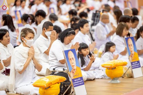 ภาพ No.217028:วันเสาร์ที่ 12 เมษายน พ.ศ. 2568 พิธีเวียนประทักษิณรอบพระมหาธรรมกายเจดีย์  พิธีวันทาเจดีย์ พิธีขอขมาและมอบผ้าไตร ในโครงการอุปสมบทหมู่ บูชาธรรมหลวงพ่อธัมมชโย, โครงการธรรมทายาท ระดับอุดมศึกษา รุ่นที่ 52 ,  โครงการบวชพระนานาชาติ AEC & WAB CEO รุ่นที่ 4 , ณ ว