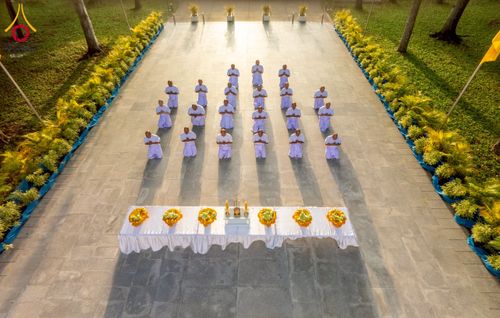 ภาพ No.244612:วันเสาร์ที่ 6 กันยายน พ.ศ. 2568 พิธีเวียนประทักษิณ และวันทาสีมาของนาคธรรมทายาท โครงการอุปสมบทหมู่บูชาธรรมครบรอบ 108 ปี วันครูผู้ค้นพบวิชชาธรรมกาย ณ โบสถ์พระไตรปิฎก วัดพระธรรมกาย