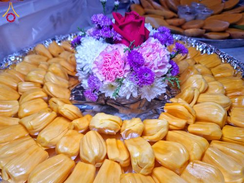 ภาพ No.203273:พิธีถวายภัตตาหารเป็นสังฆทาน แด่พระธรรมยาตรา ณ วัดพระธรรมกาย ตำบลคลองสาม อำเภอคลองหลวง จังหวัดปทุมธานี ในโครงการธรรมยาตรา กตัญญูบูชา มหาปูชนียาจารย์ พระมงคลเทพมุนี(สด จนฺทสโร) พระผู้ปราบมาร อนุสรณ์สถาน 7 แห่ง ปีที่ 13 วันที่ 29 มกราคม พ.ศ. 2568