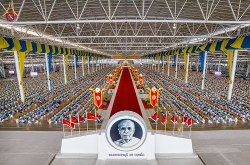 พิธีเจริญพระพุทธมนต์ "ฉลองอายุวัฒนมงคล 80 ปี หลวงพ่อธัมมชโย" พิธีถวายไทยธรรม คณะสงฆ์ 10,000 กว่าวัดทั่วประเทศ ในวันคุ้มครองโลก วันจันทร์ที่ 22 เมษายน พ.ศ. 2567 ณ สภาธรรมกายสากล วัดพระธรรมกาย จ.ปทุมธานี