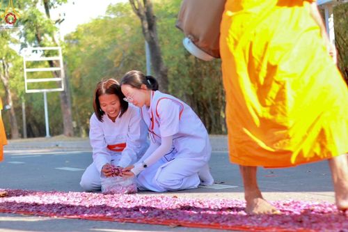 ภาพ No.191480:V.49 สารพัดV สารพัดดี ที่ธรรมยาตรา ในโครงการธรรมยาตรา กตัญญูบูชา มหาปูชนียาจารย์ พระมงคลเทพมุนี(สด จนฺทสโร) พระผู้ปราบมาร อนุสรณ์สถาน 7 แห่ง ปีที่ 13 ระหว่างวันที่ 2-31 มกราคม พ.ศ. 2568