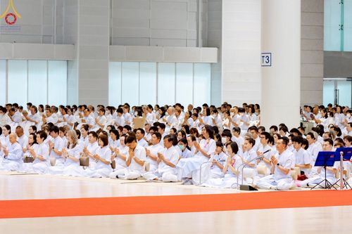 ภาพ No.222845:วันอาทิตย์ต้นเดือนที่ 4 พฤษภาคม พ.ศ. 2568 พิธีบูชาข้าวพระ ณ สภาธรรมกายสากล วัดพระธรรมกาย