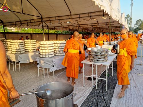 ภาพ No.113054:พิธีถวายภัตตาหารเป็นสังฆทาน แด่คณะพระธรรมยาตรา ปีที่ 12 วันที่ 16 มกราคม พ.ศ. 2567 ณ วัดโบสถ์(บน) บางคูเวียง จ.นนทบุรี