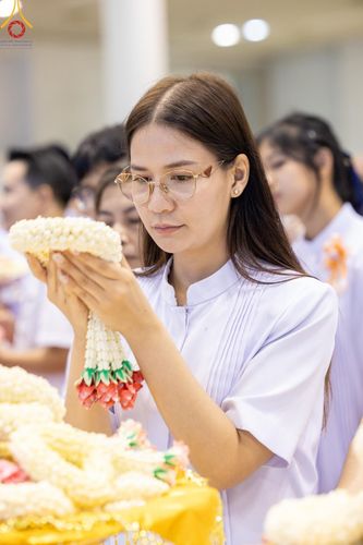 ภาพ No.160046:พิธีปฎิบัติธรรม , พิธีสักการะพระมงคลเทพมุนี (สด จนฺทสโร) พระผู้ปราบมาร ณ สภาธรรมกายสากล วัดพระธรรมกาย วันพฤหัสบดีที่ 10 ตุลาคม พ.ศ. 2567