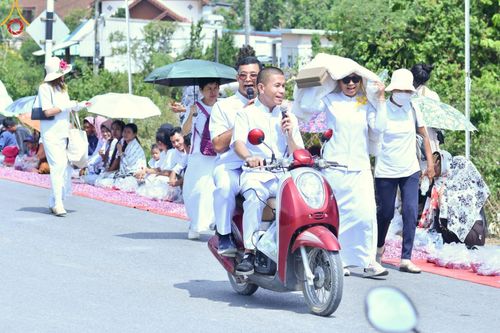 ภาพ No.130081:V.34 เพื่อธรรมเพื่อบางกล่ำ การรับบุญของเจ้าหน้าที่หน่วยงานต่างๆ  เพื่องานธรรมยาตราอัญเชิญพระบรมสารีริกธาตุ ประดิษฐาน ณ มหารัตนเจดีย์สิริปทุมสวรรค์ (เจดีย์อริยพุทธะ 5 พระองค์) ณ ศูนย์ปฏิบัติธรรมภาคใต้ อ.บางกล่ำ จ.สงขลา ระหว่างวันที่ 9-10 มีนาคม พ.ศ. 2567