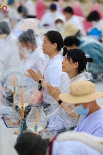 ภาพ No.118261:พิธีจุดประทีปถวายเป็นพุทธบูชา และบูชาธรรมมหาปูชนียาจารย์ พระมงคลเทพมุนี(สด จนฺทสโร) วันที่ 24 มกราคม พ.ศ. 2567 ณ อนุสรณ์สถานบางปลา อ.บางเลน จ.นครปฐม