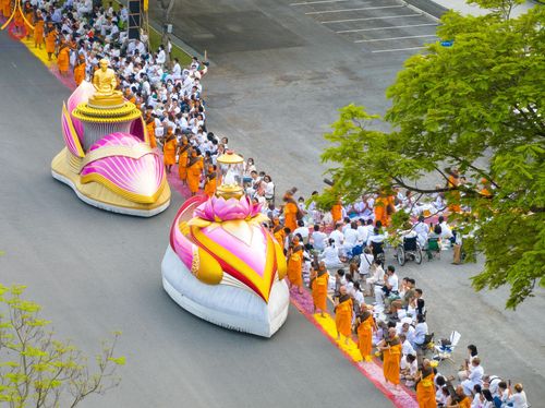 ภาพ No.120390:พิธีต้อนรับพระธรรมยาตรา ในโครงการธรรมยาตรา กตัญญูบูชา มหาปูชนียาจารย์ พระมงคลเทพมุนี(สด จนฺทสโร) พระผู้ปราบมาร อนุสรณ์สถาน 7 แห่ง ปีที่ 12 วันที่ 28 มกราคม พ.ศ. 2567 ณ วัดพระธรรมกาย จ.ปทุมธานี (ชุดที่ 2)