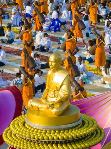 ภาพ No.110467:พิธีต้อนรับพระธรรมยาตรา ในโครงการธรรมยาตรากตัญญูบูชา มหาปูชนียาจารย์ พระมงคลเทพมุนี(สด จนฺทสโร) พระผู้ปราบมาร อนุสรณ์สถาน 7 แห่ง ปีที่ 12 วันที่ 11 มกราคม พ.ศ. 2567 ณ อนุสรณ์สถานลำดับที่ 3 สถานที่เกิดใหม่ในเพศสมณะ วัดสองพี่น้อง จ.สุพรรณบุรี