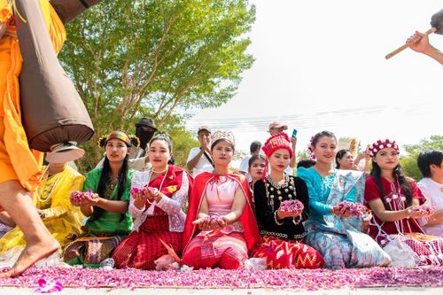 ภาพ No.129080:พระธรรมยาตราเดินธรรมยาตรา ณ ชุมชนรอบศูนย์ปฏิบัติธรรมภาคใต้ อ.บางกล่ำ จ.สงขลา วันที่ 10 มีนาคม พ.ศ. 2567