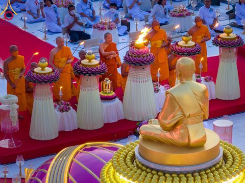 ภาพ No.109651:พิธีจุดประทีปถวายเป็นพุทธบูชา และบูชาธรรมมหาปูชนียาจารย์ วันที่ 10 มกราคม พ.ศ. 2567 ณ อนุสรณ์สถานคลองบางนางแท่น อ.สามพราน จ.นครปฐม