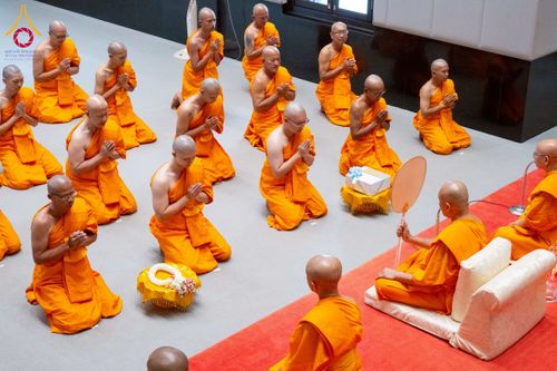 ภาพ No.256264:วันที่ 4 ตุลาคม พ.ศ. 2568 พิธีบรรพชาอุปสมบท  โครงการอุปสมบทหมู่บูชาธรรม 141 ปี  พระมงคลเทพมุนี (สด จนฺทสโร) ณ โบสถ์พระไตรปิฏก วัดพระธรรมกาย จ.ปทุมธานี