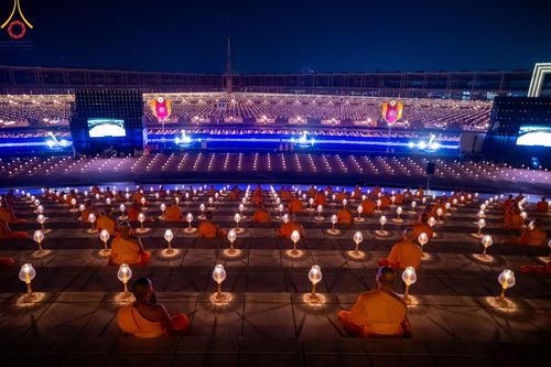 ภาพ No.125092:พิธีเวียนประทักษิณและจุดมาฆประทีป (ชุดที่ 2) ในวันมาฆบูชา เสาร์ที่ 24 กุมภาพันธ์ พ.ศ. 2567 ณ พระมหาธรรมกายเจดีย์ วัดพระธรรมกาย