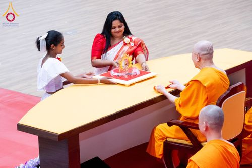 ภาพ No.207609:พิธีมอบโล่พระราชทาน สมเด็จพระกนิษฐาธิราชเจ้า กรมสมเด็จพระรัตนราชสุดาฯ สยามบรมราชกุมารี และโล่เกียรติยศโครงการตอบปัญหาธรรมะ "ทางก้าวหน้า" ครั้งที่ 42 พิธีมอบโล่วัชรเกียรติยศ โครงการตอบปัญหาศีลธรรมเพื่อสันติภาพโลก (WORLD-PEC) ครั้งที่ 18 วันที่ 12 ก.พ. 2568