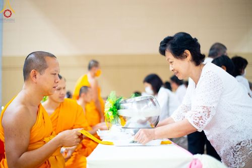 ภาพ No.206968:พิธีถวายโคมมาฆประทีป น้อมถวายเป็นพุทธบูชา แด่คณะพระภิกษุ สามเณร วัดพระธรรมกาย วันอาทิตย์ที่ 9 กุมภาพันธ์ พ.ศ. 2568 ณ ห้องแก้วสารพัดนึก 2 สภาธรรมกายสากล วัดพระธรรมกาย จังหวัดปทุมธานี