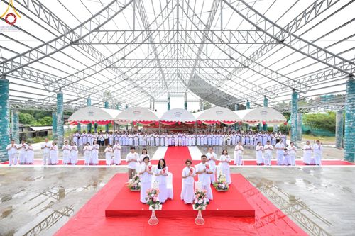 ภาพ No.158189:พิธีทอดผ้าป่า ติดตั้งแผ่นสิริฉะทะนะรัสมี(หลังคา) อาคาร 80 ปี หลวงพ่อธัมมชโย วันอาทิตย์ที่ 22 กันยายน พ.ศ. 2567 ณ ศูนย์ปฏิบัติธรรมวิหารแดง อ.วิหารแดง จ.สระบุรี