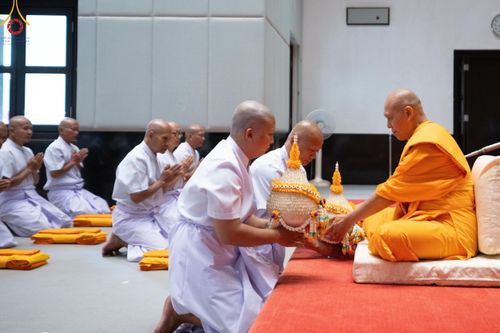 ภาพ No.199747:โครงการอุปสมบทหมู่บูชาธรรม 116 ปี คุณยายอาจารย์มหารัตนอุบาสิกาจันทร์ ขนนกยูง โครงการอุปสมบทหมู่ธรรมทายาท ระดับอุดมศึกษา รุ่นที่ 51 ภาคฤดูหนาว  ณ โบสถ์พระไตรปิฏก วัดพระธรรมกาย จ.ปทุมธานี  วันที่ 11 มกราคม พ.ศ. 2568 โดยมีพระครูปลัดรัตนวีรวัฒน์ เจ้าอาวาสวัด