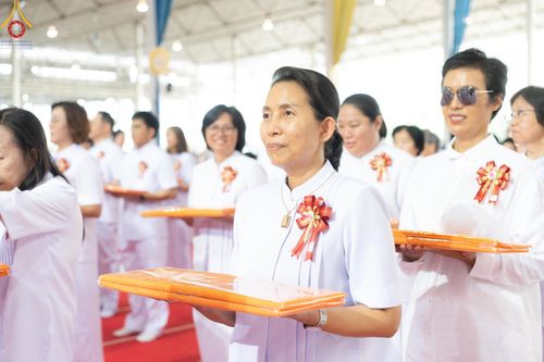 ภาพ No.160200:พิธีทอดผ้าป่าสมทบกฐินวัดพระธรรมกาย และสมทบกฐิน 30,000 วัดทั่วไทย ครั้งที่ 3 ณ สภาธรรมกายสากล วัดพระธรรมกาย วันพฤหัสบดีที่ 10 ตุลาคม พ.ศ. 2567