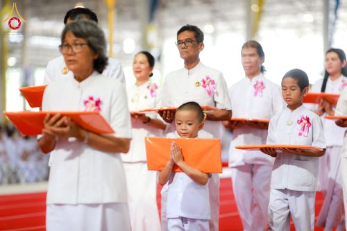 ภาพ No.134380:พิธีทอดผ้าป่าสมทบ มหาสังฆทาน 10,000 วัด ทั่วไทย วันอาทิตย์ต้นเดือนที่ 7 เมษายน พ.ศ.2567 ณ ห้องแก้วสารพัดนึก 1 สภาธรรมกายสากล  วัดพระธรรมกาย จ.ปทุมธานี