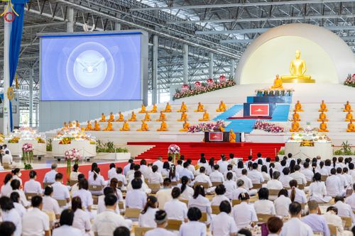 ภาพ No.86916:พิธีตักบาตร , พิธีบูชาข้าวพระ , พิธีจุดเทียนใจ ไฟนิรันดร์ อนันตชัย ในวันอาทิตย์ต้นเดือน 3 กันยายน พ.ศ. 2566 ณ วัดพระธรรมกาย