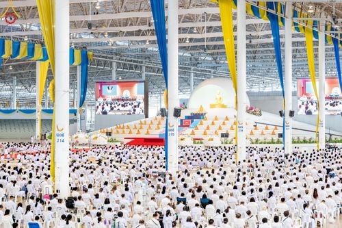 ภาพ No.143471:พิธีตักบาตร ข้าวสารอาหารแห้ง ณ บ้านแก้วเรือนทองคุณยายฯ และ พิธีบูชาข้าวพระ  ณ สภาธรรมกายสากล วัดพระธรรมกาย วันอาทิตย์ที่ 7 กรกฎาคม พ.ศ. 2567