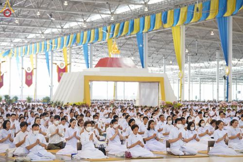 ภาพ No.123096:พิธีตักบาตร และพิธีบูชาข้าวพระ ในวันอาทิตย์ต้นเดือนที่ 4 กุมภาพันธ์ พ.ศ. 2567 ณ วัดพระธรรมกาย จ.ปทุมธานี