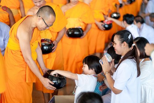 ภาพ No.149981:พิธีตักบาตร , พิธีปฎิบัติธรรม , พิธีถวายภัตตาหารเมนูสวรรค์ ในพรรษาแห่งการเข้าถึงธรรม วันธรรมชัย วันอังคารที่ 27 สิงหาคม พ.ศ.2567 ณ สภาธรรมกายสากล วัดพระธรรมกาย