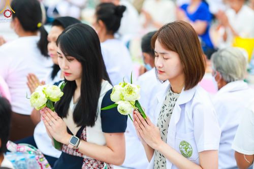 ภาพ No.126120:พิธีทำบุญเมืองนครราชสีมา ฉลอง 556 ปี ตักบาตรพระ 10,000 รูป ในวันเสาร์ที่ 2 มีนาคม พ.ศ.2567 ณ อนุสาวรีย์ท้าวสุรนารี จ.นครราชสีมา จัดโดย คณะสงฆ์จังหวัดนครราชสีมา ร่วมกับสำนักงานจังหวัดนครราชสีมา