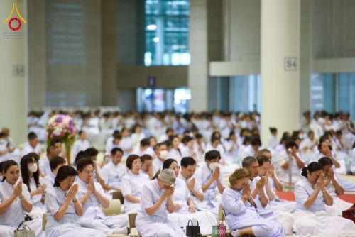 ภาพ No.232096:วันอาทิตย์ที่ 6 กรกฏาคม พ.ศ. 2568 พิธีตักบาตร ข้าวสารอาหารแห้ง  พิธีบูชาข้าวพระ สัมมนาพิเศษราชเหล็ก ณ สภาธรรมกายสากล วัดพระธรรมกาย