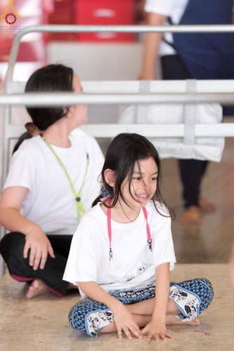 ภาพ No.212334:วันพุธที่ 19 มีนาคม พ.ศ. 2568 การบรรจุไทยธรรมลงกล่องสำเร็จ 43,500 กล่อง เพื่อถวายแด่พระสังฆาธิการ 40,000 กว่าวัดทั่วไทย ในวันคุ้มครองโลก 22 เมษายน พ.ศ. 2568 ณ บ้านแก้วเรือนทองคุณยายฯ วัดพระธรรมกาย