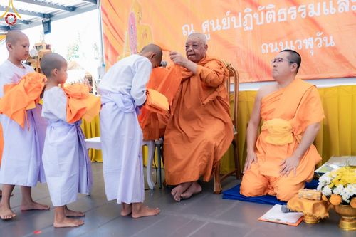 ภาพ No.133520:พิธีขอขมารับผ้าไตร, พิธีบรรพชาสามเณร, สามเณรออกบิณฑบาต ในโครงการบรรพชาสามเณร ฟื้นฟูพระพุทธศาสนาทั่วไทย  ณ ศูนย์ปฏิบัติธรรม และอบรมเยาวชนเมืองยะลา วันที่ 3 เมษายน พ.ศ. 2567