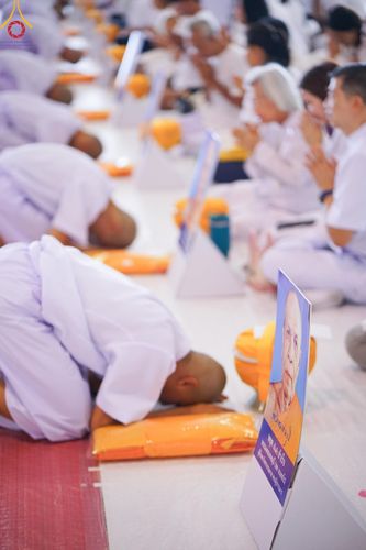 ภาพ No.133984:พิธีขอขมามอบผ้าไตร โครงการบรรพชาสามเณร ศูนย์อบรมวัดพระธรรมกาย ณ วัดพระธรรมกาย วันเสาร์ที่ 6 เมษายน พ.ศ. 2567