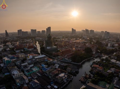 ภาพ No.201378:พระธรรมยาตราปฏิบัติธรรม และถ่ายภาพหมู่ประวัติศาสตร์ ณ อาคารธรรมยาตรา กตัญญูบูชามหาปูชนียาจารย์  ตรงข้ามวัดปากน้ำภาษีเจริญ จ.กรุงเทพมหานคร ในโครงการธรรมยาตรา กตัญญูบูชา มหาปูชนียาจารย์ พระมงคลเทพมุนี(สด จนฺทสโร) พระผู้ปราบมาร อนุสรณ์สถาน 7 แห่ง ปีที่ 13