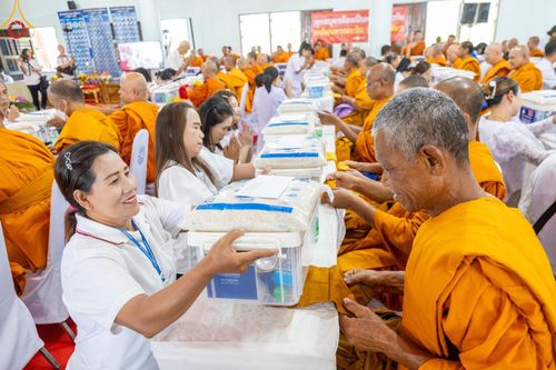 ภาพ No.131892:พิธีถวายสังฆทาน 323 วัด 4 จังหวัดชายแดนภาคใต้ ปีที่ 20 ครั้งที่ 167 และ พิธีมอบกองทุนหนุนแรงใจช่วยครูใต้ ปีที่ 17 ครั้งที่ 132 วันเสาร์ที่ 23 มีนาคม พ.ศ. 2567 ณ วัดมุจลินทวาปีวิหารพระอารามหลวง อ.หนองจิก จ.ปัตตานี