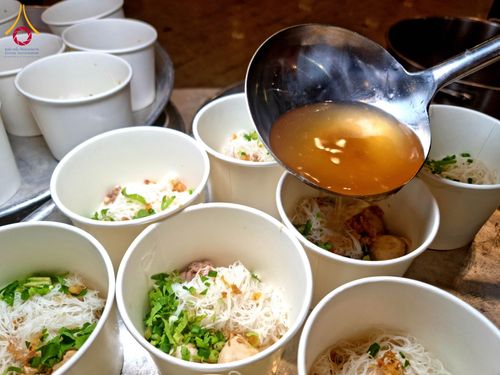 ภาพ No.202761:พิธีถวายภัตตาหารเป็นสังฆทาน แด่พระธรรมยาตรา ณ วัดพระธรรมกาย ตำบลคลองสาม อำเภอคลองหลวง จังหวัดปทุมธานี ในโครงการธรรมยาตรา กตัญญูบูชา มหาปูชนียาจารย์ พระมงคลเทพมุนี(สด จนฺทสโร) พระผู้ปราบมาร อนุสรณ์สถาน 7 แห่ง ปีที่ 13 วันที่ 28 มกราคม พ.ศ. 2568